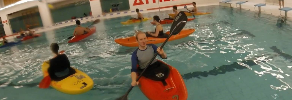 Elvepadling i basseng